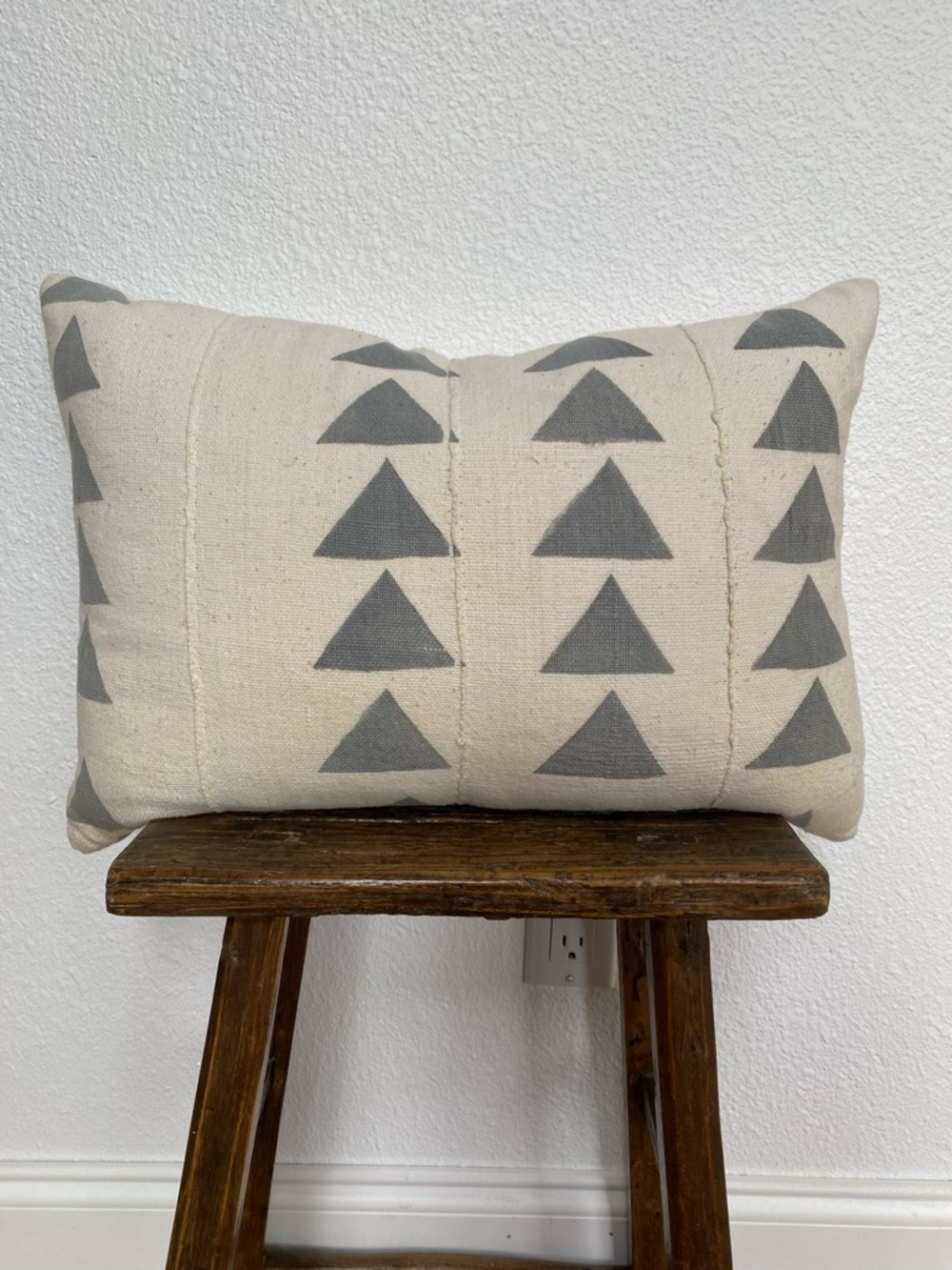 Handmade Neutral Geometric Mudcloth Accent Pillow - Cream & Gray